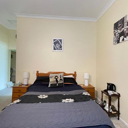 מלון ג'רלדין Victoria House מראה חיצוני תמונה